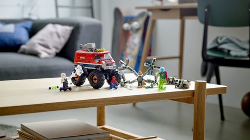 LEGO Super Heroes 76174 Spider-Man in monster truck vs. Mystery 