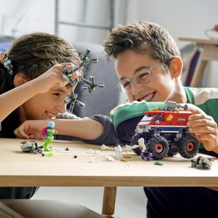 LEGO Super Heroes 76174 Spider-Man in monster truck vs. Mystery 
