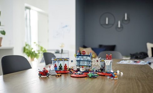 LEGO Super Heroes 76175 Attack on the spider' s lair LEGO Super Heroes 76175 Attack on the spider' s lair
