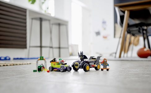 LEGO Super Heroes 76180 Batman™ vs. The Joker™: Batmobile™ Chase LEGO Super Heroes 76180 Batman™ vs. The Joker™: Batmobile™ Chase