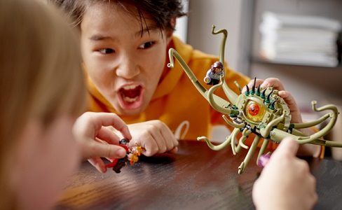LEGO Marvel 76205 Duel with Gargantua 