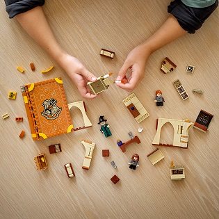 LEGO Harry Potter 76382 Magic Moments from Hogwarts: An hour of transformation 