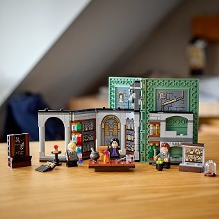 LEGO Harry Potter 76383 Magic moments from Hogwarts: An hour of potions LEGO Harry Potter 76383 Magic moments from Hogwarts: An hour of potions