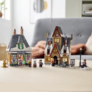 LEGO® Harry Potter™ Hogsmeade Village Visit