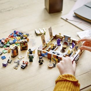 LEGO® Harry Potter™ 76399 Hogwarts™ Magical Trunk LEGO® Harry Potter™ 76399 Hogwarts™ Magical Trunk