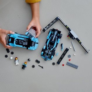  LEGO Speed Champions 76898 Formula E Panasonic Jaguar Racing GEN2 car & Jaguar I-PACE eTROPHYY