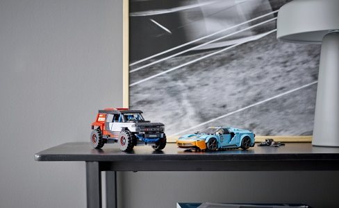 LEGO Speed Champions 76905 Ford GT Heritage Edition and Bronco R LEGO Speed Champions 76905 Ford GT Heritage Edition and Bronco R