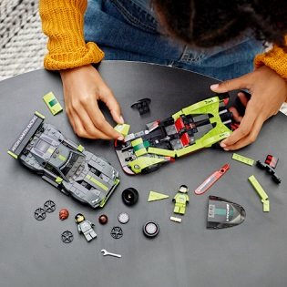 LEGO Speed Champions 76910 Aston Martin Valkyrie AMR Pro and Aston Martin Vantage GT3