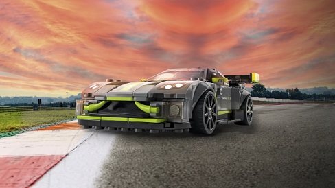 LEGO Speed Champions 76910 Aston Martin Valkyrie AMR Pro and Aston Martin Vantage GT3