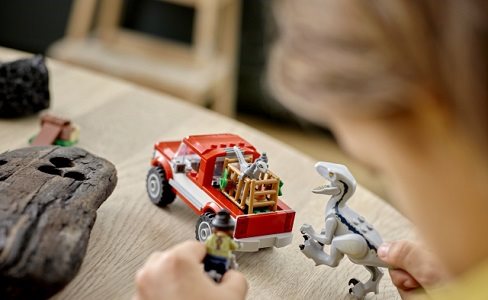 LEGO Jurassic World 76946 Catching the Velociraptors Blue and Beta LEGO Jurassic World 76946 Catching the Velociraptors Blue and Beta