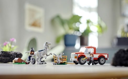 LEGO Jurassic World 76946 Catching the Velociraptors Blue and Beta LEGO Jurassic World 76946 Catching the Velociraptors Blue and Beta