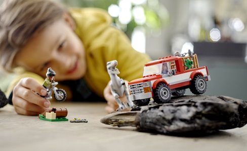 LEGO Jurassic World 76946 Catching the Velociraptors Blue and Beta LEGO Jurassic World 76946 Catching the Velociraptors Blue and Beta