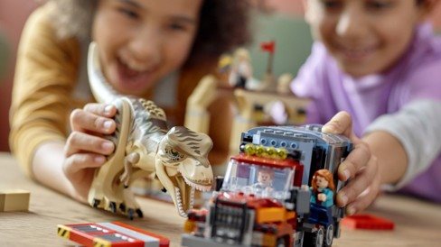 LEGO® Jurassic World™ 76948 Escape of the T-rex and Atrociraptor LEGO® Jurassic World™ 76948 Escape of the T-rex and Atrociraptor