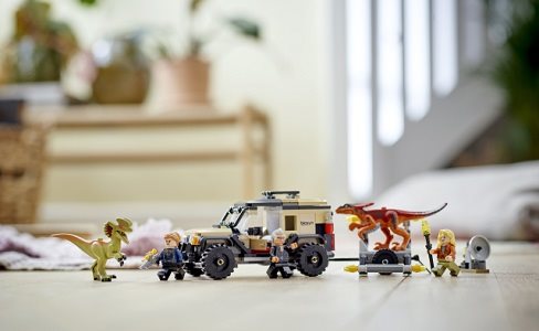 LEGO Jurassic World 76951 Pyroraptor and Dilophosaurus Transport LEGO Jurassic World 76951 Pyroraptor and Dilophosaurus Transport