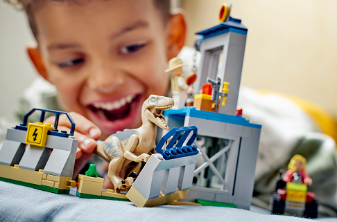 LEGO® Jurassic World™ 76957 Escape of the Velociraptor 