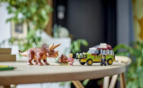 LEGO Jurassic World 76959 Exploring the Triceratops 