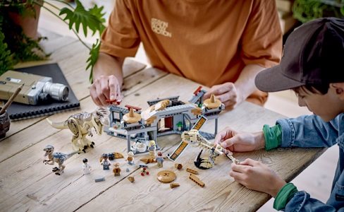 LEGO Jurassic World 76961 Visitor Centre: attack of the T-rex and raptor