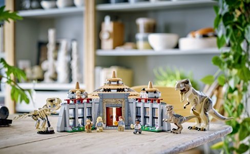 LEGO Jurassic World 76961 Visitor Centre: attack of the T-rex and raptor