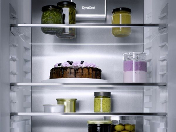 Vestavná lednice MIELE K 7774 D s mrazákem nahoře Vestavná lednice MIELE K 7774 D s mrazákem nahoře