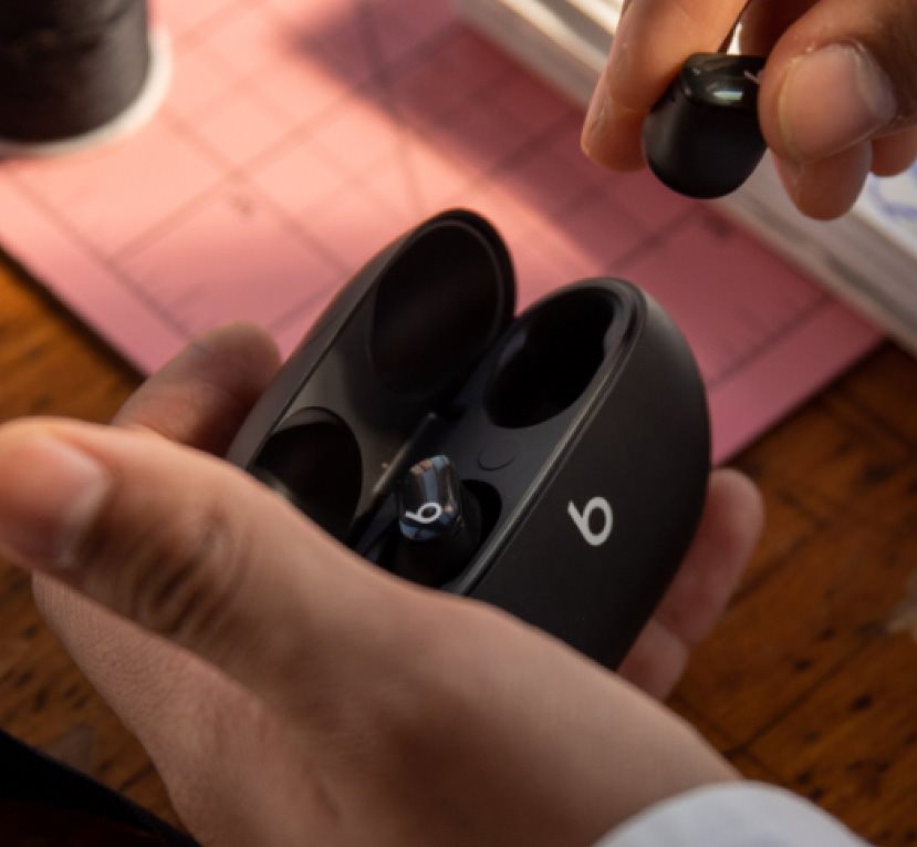 Beats Studio Buds Kabellose Kopfhörer Rot