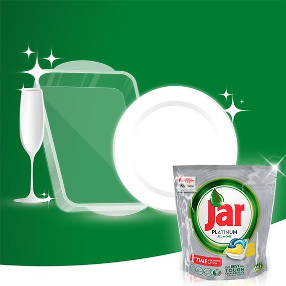 Různé typy nádobí Různé nádobí zářící čistotou a balení kapslí jar Premium