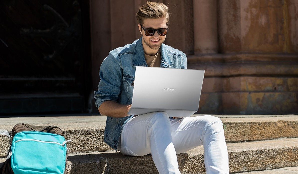 ASUS VivoBook 15