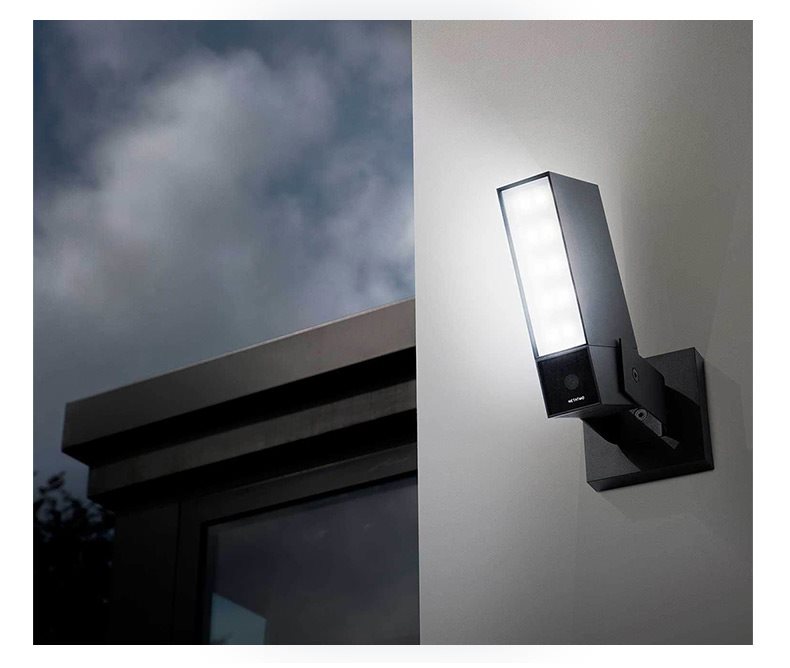 IR noční režim a LED reflektor