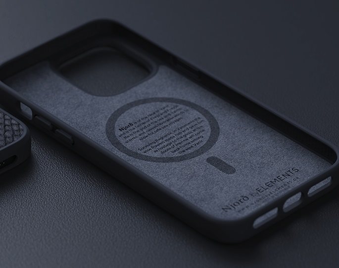 Njord Salmon Leather Magsafe Case
