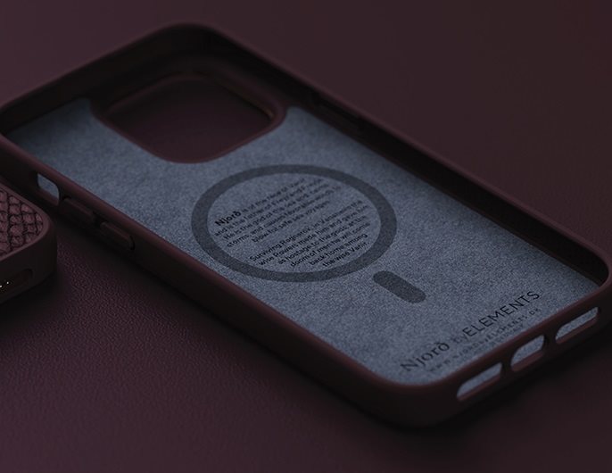 Njord Salmon Leather Magsafe Case
