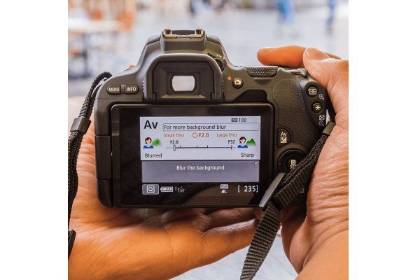 Canon EOS 200D