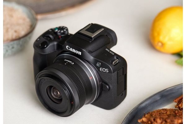 Canon EOS R50 čierny + RF-S 18-45mm f/4.5-6.3 IS STM