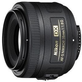 NIKKOR 35mm F1.8 AF-S DX Ve spodní části objektivu naleznete posuvník pro výběr automatického nebo manuálního zaostřování