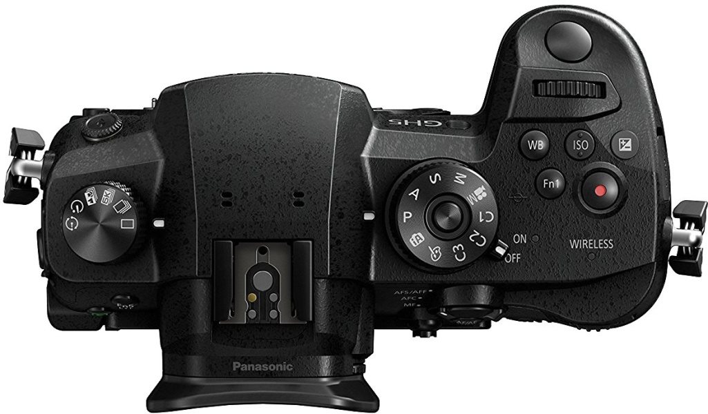 Panasonic LUMIX DMC-GH5 Přijatelné množství tlačítek a ovládacích prvků zjednodušuje ovládání fotoaparátu