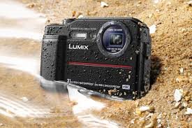 Vodotěsné provedení ideální pro vodní sporty Kompaktní fotoaparát Panasonic Lumix FT7 černý