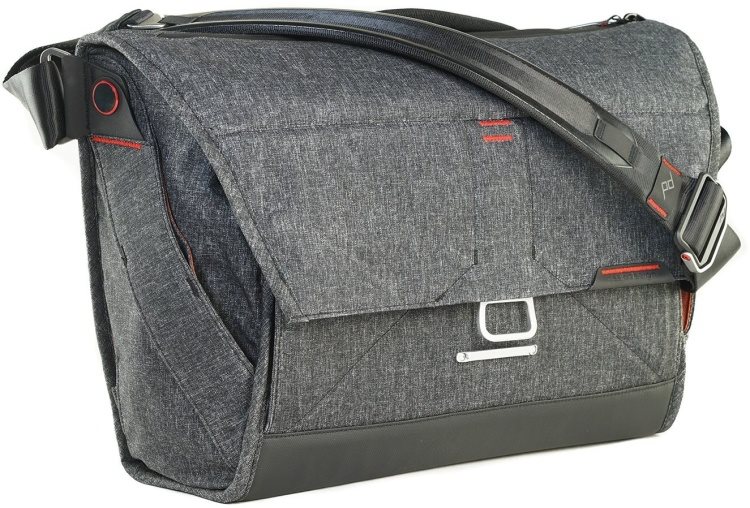 Brašna Peak Design Everyday Messenger has nastavitelný popruh s polstrováním