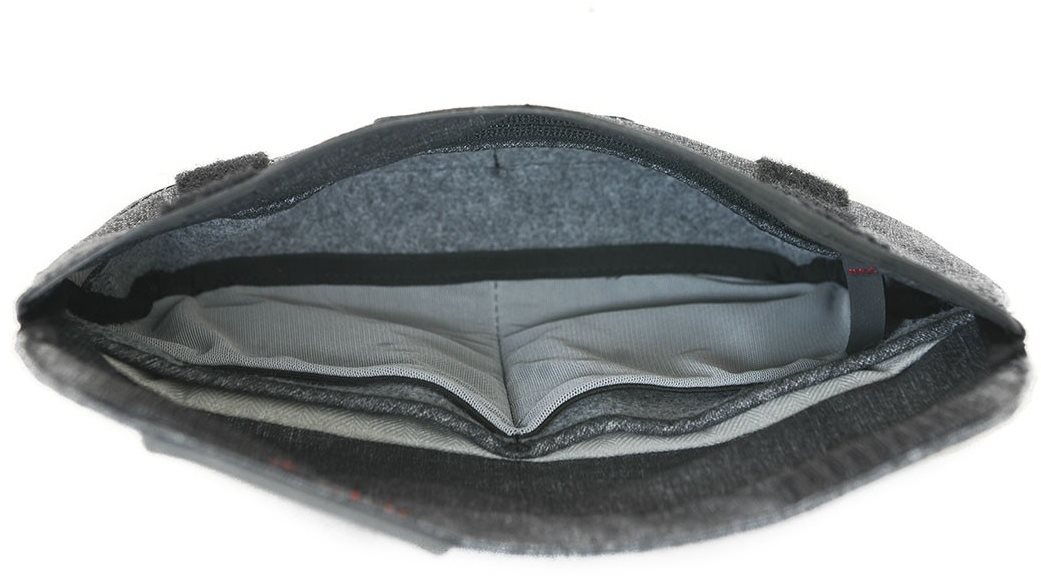 Peak Design Field Pouch Uvnitř brašny najdete celkem 6 kapes