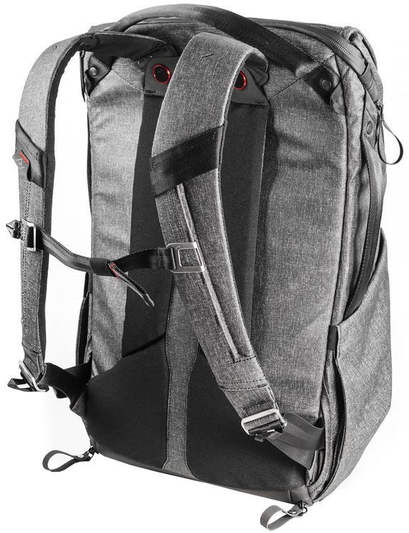 Peak Design Everyday Backpack Peak Design Everyday Backpack Has solid, padded straps for comfortable wearing