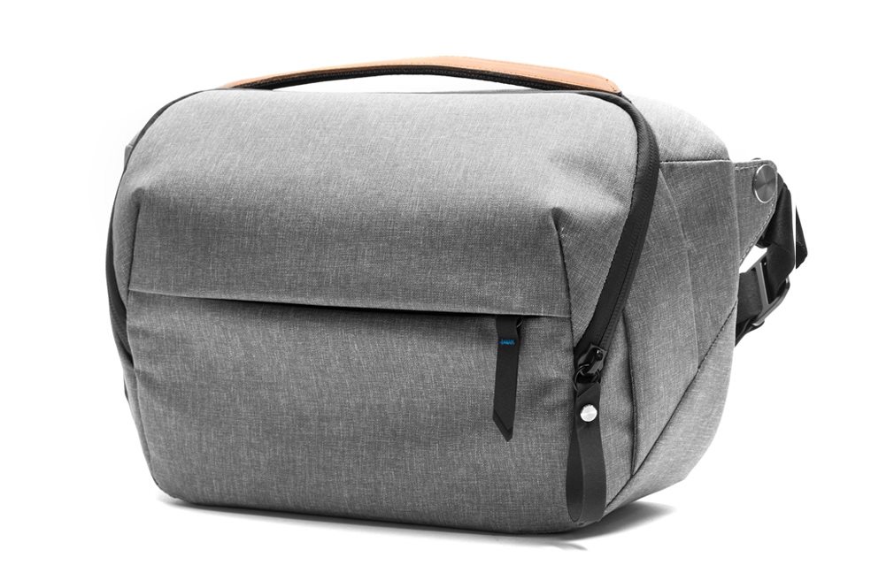 Peak Design Everyday Sling 5L - light grey Camera bag with spacious interior