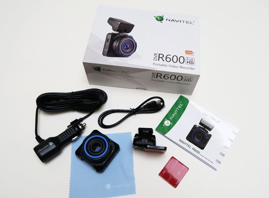 Záznamová kamera do auta NAVITEL R600 - příslušenství