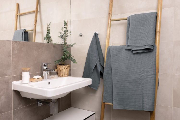 Siguro Bamboo fürdőlepedő, 70 × 140 cm, Dark Grey