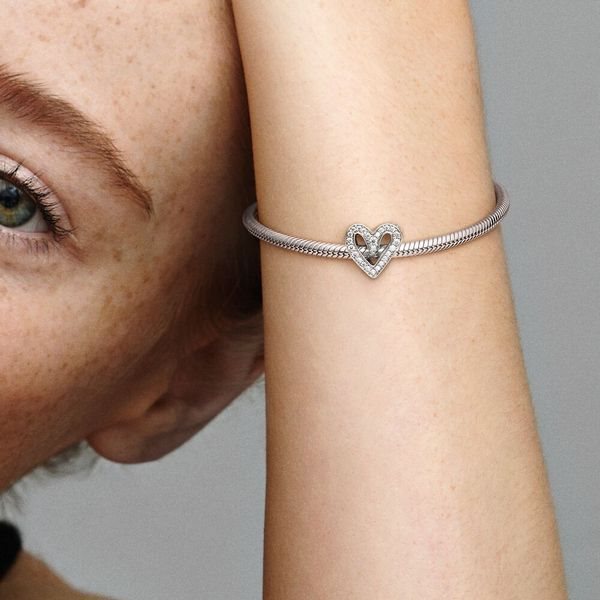 PANDORA Moments People 798692C01 charm