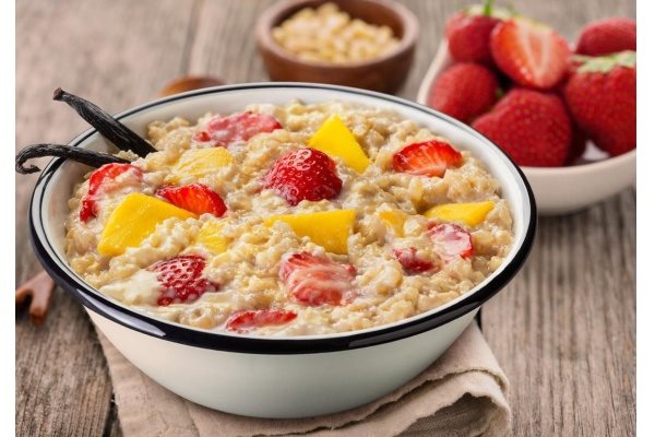 Adventure Menu Lightweight - Rice porridge with strawberry, mango and vanilla