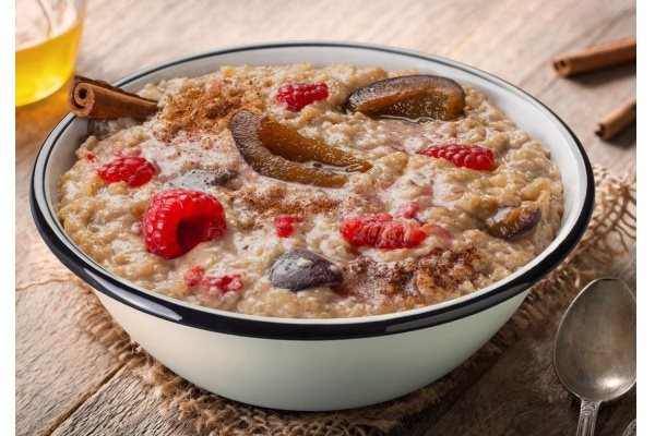 Adventure Menu Lightweight - Rice porridge with plum, raspberry and cinnamon