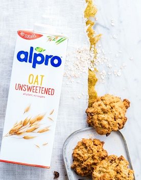 Alpro unsweetened vegetable drink with oat flavour 