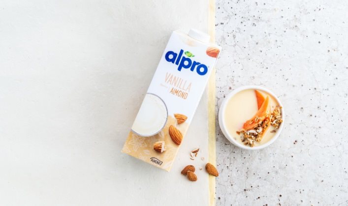 Vegetable drink Alpro almond drink with vanilla flavour 1l 