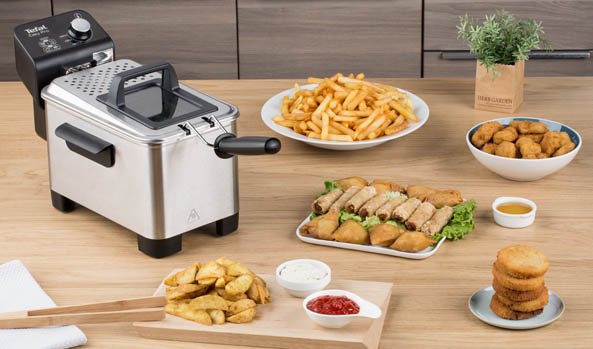 Fritéza Tefal FR333070 umí připravit řadu pokrmů
