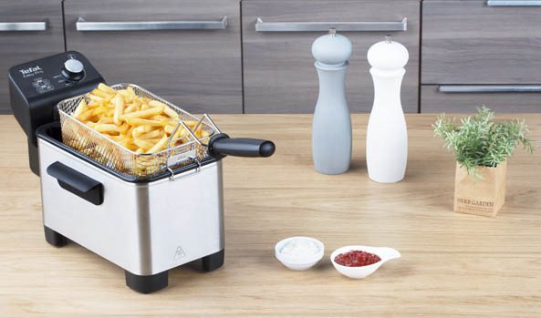 Fritéza Tefal FR333070 příprava hranolek