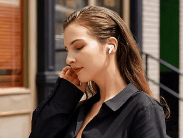 SWISSTEN miniPODS TWS wireless headphones in white SWISSTEN miniPODS TWS wireless headphones in white