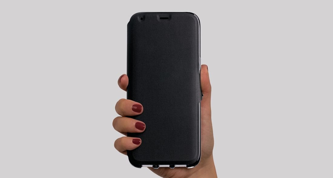 Anti-slip material for a secure hold Pouzdro Tech21 Evo Wallet pro Samsung Galaxy S8 Plus - protiskluzové
