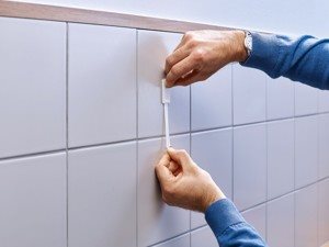 Háček Tesa Nalepovací hřebík na dlaždice a kov Háček Tesa Nalepovací hřebík na dlaždice a kov